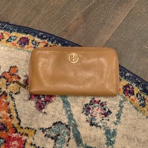 Tory Burch tan wallet